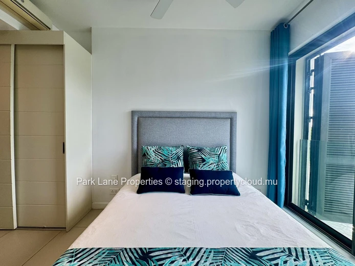 Cute waterfront apartment with view on Marina, between river and mountain.