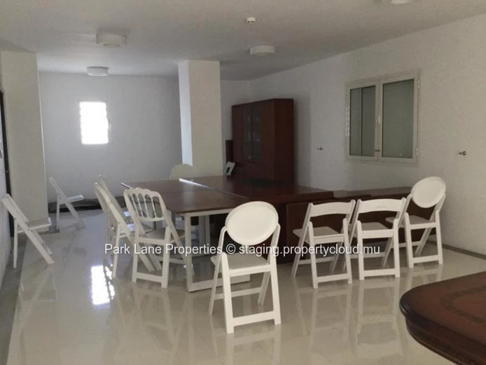 Office with exceptional visibility in Beau Bassin