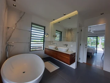 5 Bedroom Villa