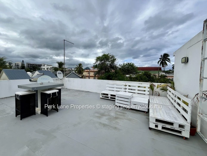 House divided into 2 parts with roof terrace
