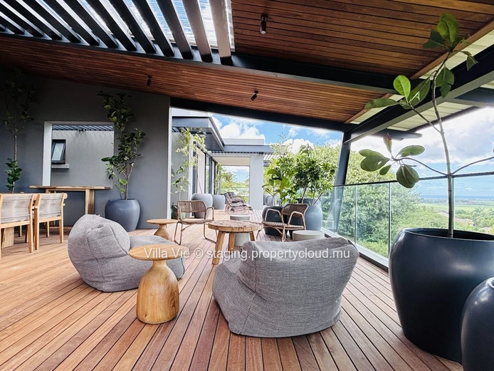 Belle Vue - Stunning 4-bedroom penthouse with a private swimming pool
