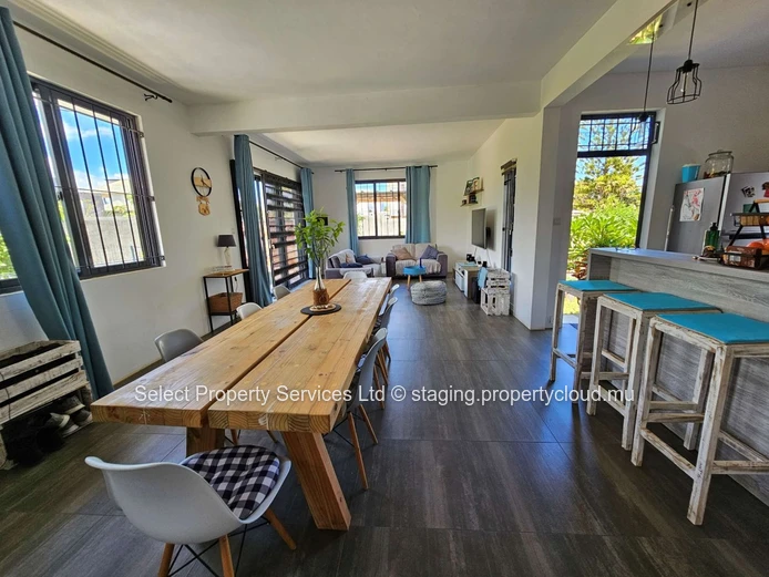Fully Furnished House for Sale in Albion - Rs 9.9 M