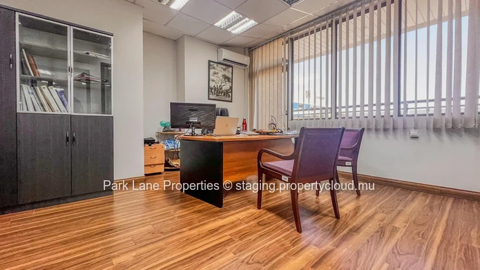 Experience Excellence: Your Panoramic Office in Ebene!