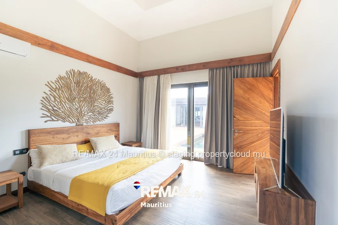 Superb contemporary 3-bedroom villa with private pool, landscaped garden and high ceilings.