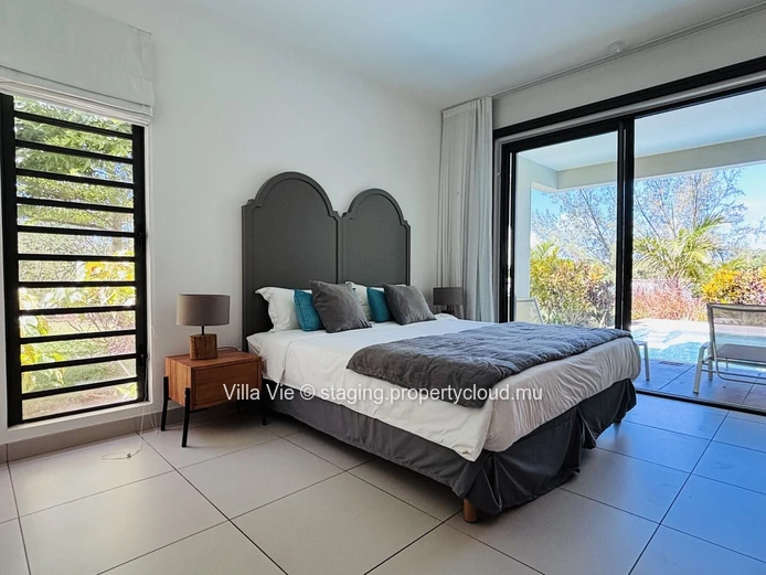 Calodyne - 3-bedroom duplex with a pool by the sea (Sole Mandate)