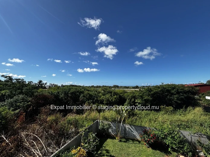 Charming 3-Bedroom Villa With A Landscaped Garden In A Natural Setting In Rivière Du Rempart - Azuri