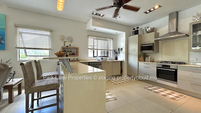 Unique 4-Bedroom Villa steps from Tamarin Beach