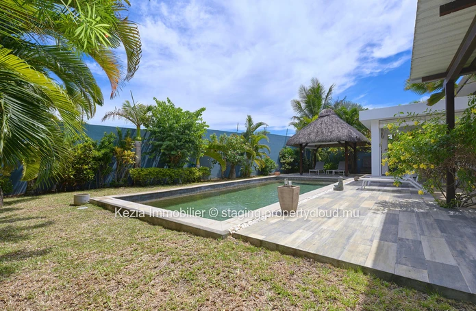 Contemporary Villa In A Secure Residence