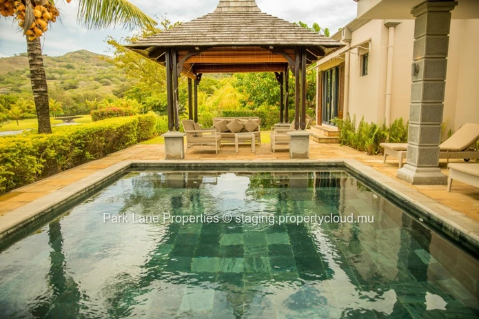 Luxury and affordable 4 bedr villa in the heart of a golf resort on the unspoilt south coast of Mauritius
