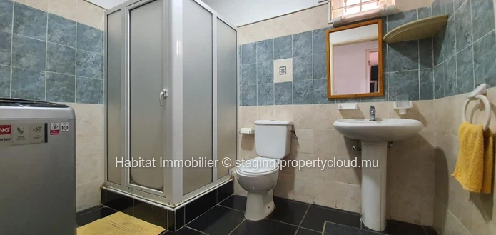 To rent - Magnificent furnished and equipped apartment of 105 m2 in Flic-en-Flac of a 24/7 secure residence within 1 ...
