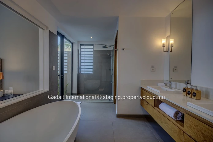 Mythic Suite & Villas 8: 1001m², 4-bedroom property, near Grand Baie beach