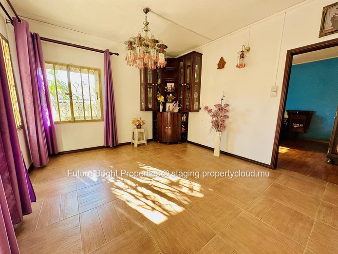 À Vendre – Élégante et Spacieuse Maison Familiale dans un Morcellement Paisible