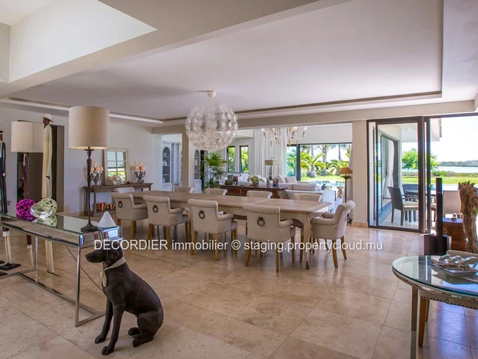 Contemporary single-storey villa accessible to foreigners