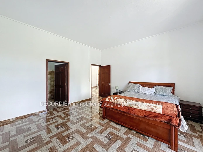 Large 287 m² house for sale