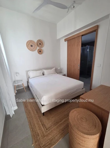 Luxury Penthouse with Pool Access in Péreybère! 2 Beds, Rooftop, Sea Access, Parking, AC. Close to Shops & Hospital.