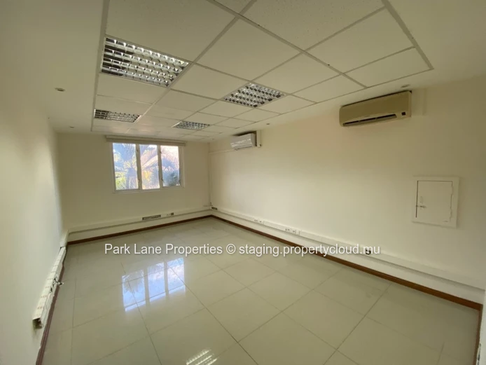 Grands bureaux spacieux