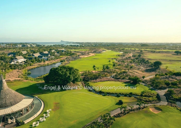 Exclusive 5-Bedroom Fairway Villa in Prime Position