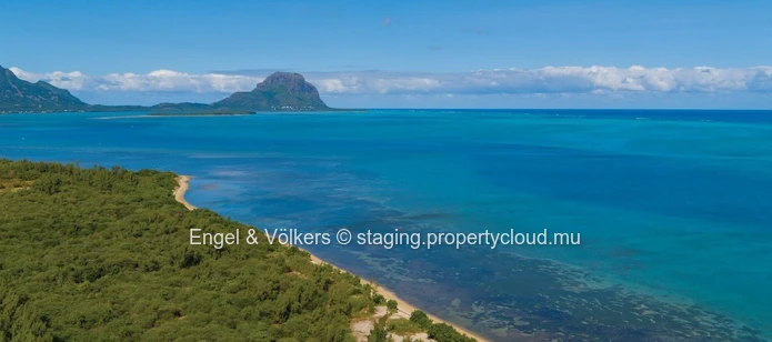 Luxurious Oceanfront Penthouse in Black River, Mauritius