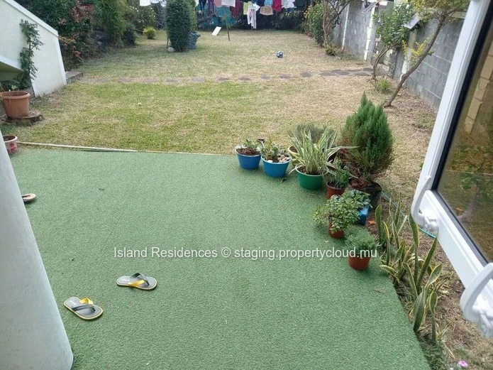 "Charming 5-Bedroom House with Large Yard in Triolet - Rs"