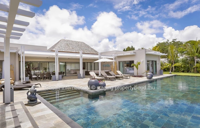 Villa d'exception avec vue panoramique sur le golf à Anahita Beau Champ