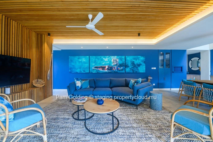 Soyez les premiers à emménager dans cette maison récemment achevée.  Conçue par des experts, la villa est vendue enti...
