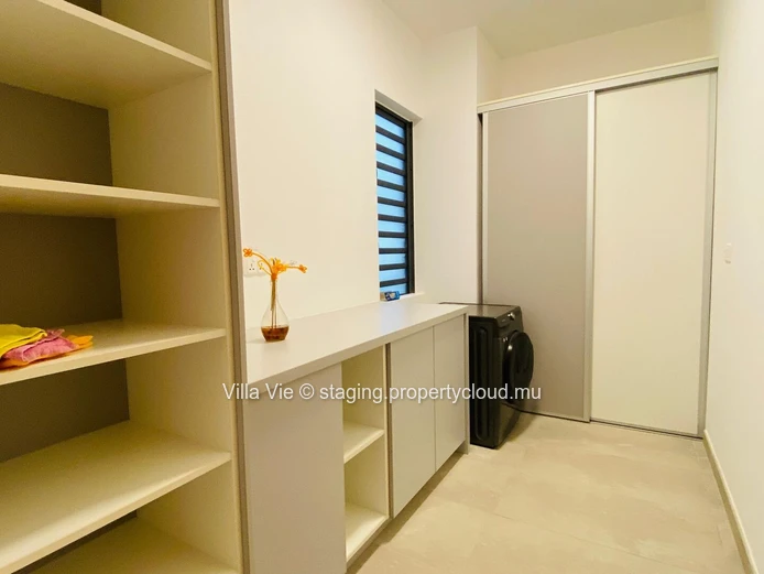 Péreybère - 3-bedroom luxury beachfront apartment (Sole Mandate)