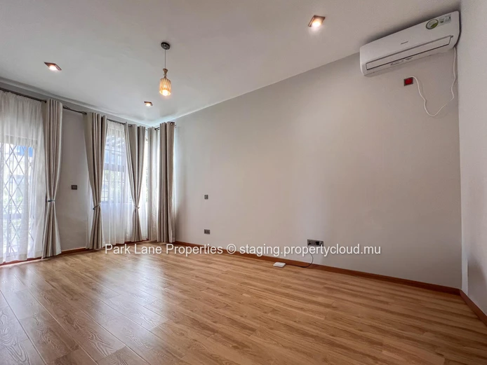 Duplex contemporain à Quatre Bornes – Calme, confort et luminosité