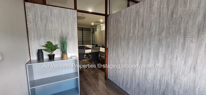 Bureau meublé à louer – 44 m² à Ebène