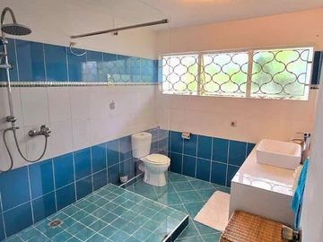 5 Bedroom Villa