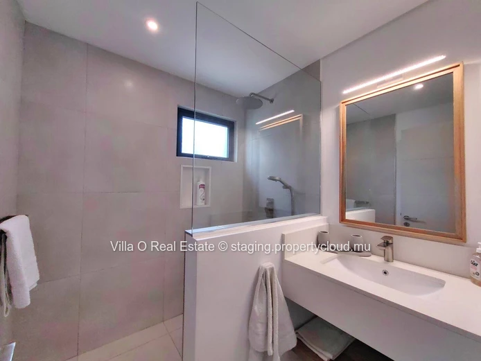 Jolie appartement clé en main, avec un jardin privatif et deux sublime piscine commune avec un accès sécurisé, sur un...