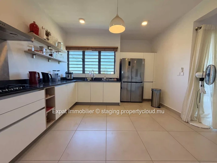 Elegant Penthouse with 3 Ensuite Bedrooms – For Sale in Péreybère