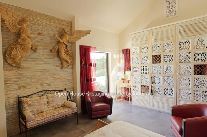Villa PDS à vendre à Grand Baie, 378m², terrain 1 000m², piscine privée, bureau, options web, accessible aux étrangers.