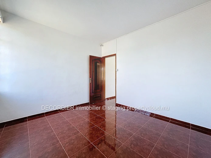 Maison spacieuse de 300 m² dans un quartier calme