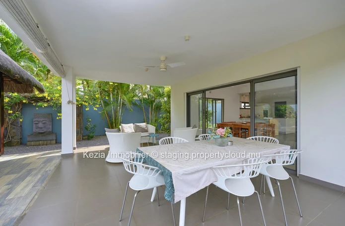 Contemporary Villa In A Secure Residence
