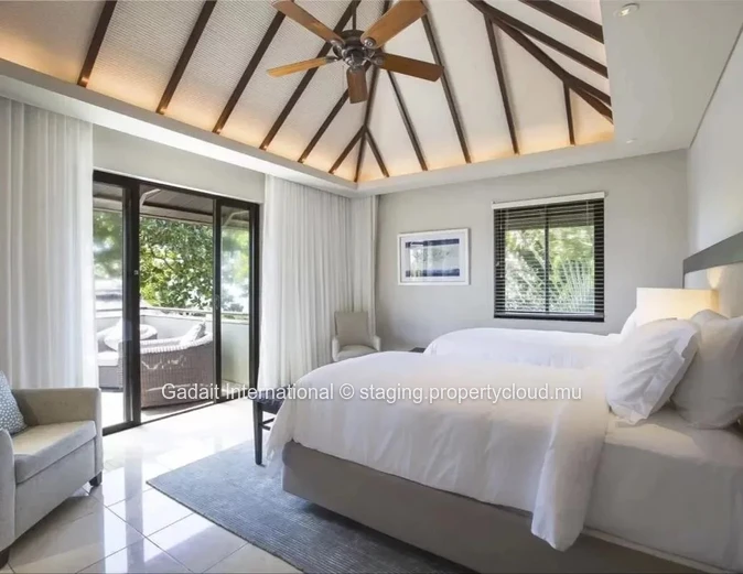 Invest in this villa in the east of Mauritius with private beach and golf access
