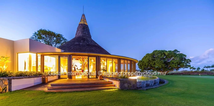 For sale: 458m² villa with swimming pool in the heart of a tropical paradise in Mauritius