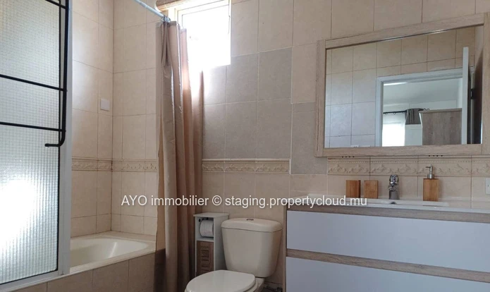 4 bedrooms townhouse with common pool in Grand Bay center