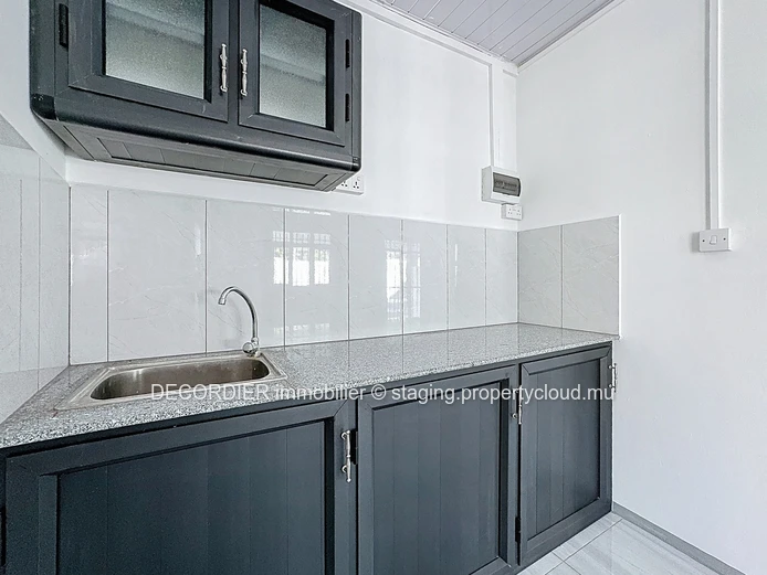 For rent – Commercial building with 4 units in Grand-Baie