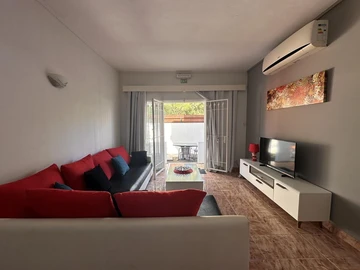 12 Bedroom Hotel