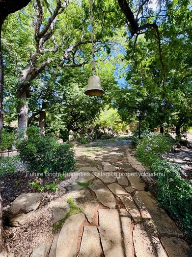 A Sanctuary of Serenity in the Heart of an Enchanting Domaine: An Elegant Haven Embracing Authentic Nature