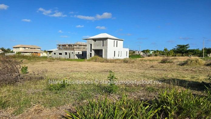 Spacious plot of land 804M2 in a gated community with security