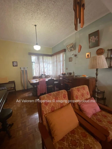 Une Opportunité Unique : Rénovez et Ravivez une Maison classique à Quatre Bornes
