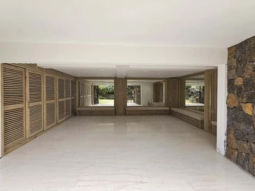 8 Bedroom House
