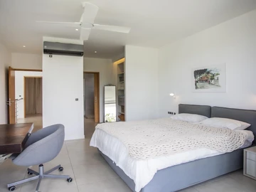 5 Bedroom Villa