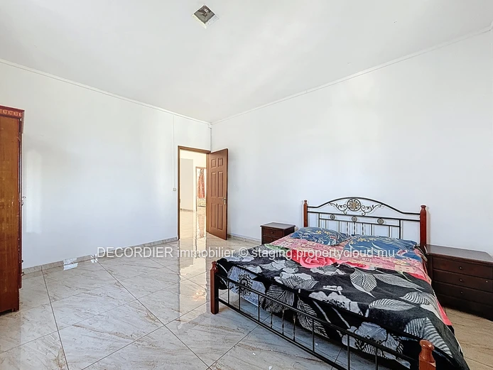 Large 287 m² house for sale