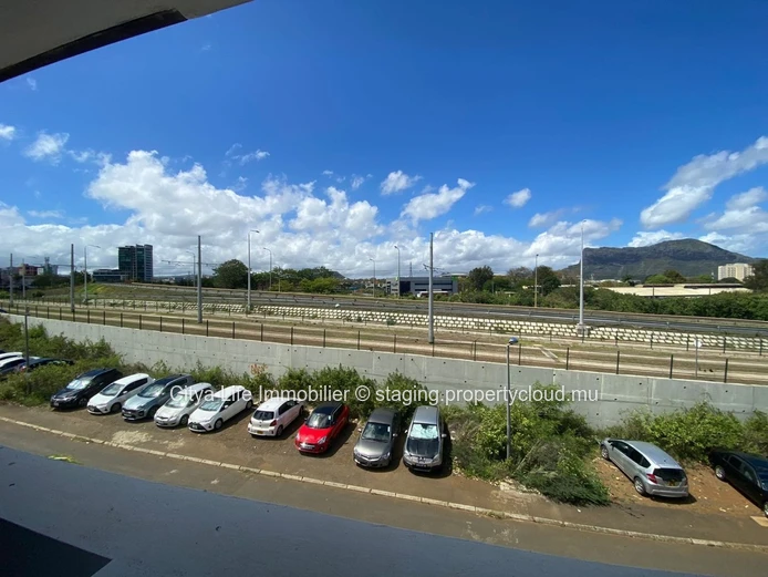 Location de bureaux semi-meublés de 35 m² à Ebène