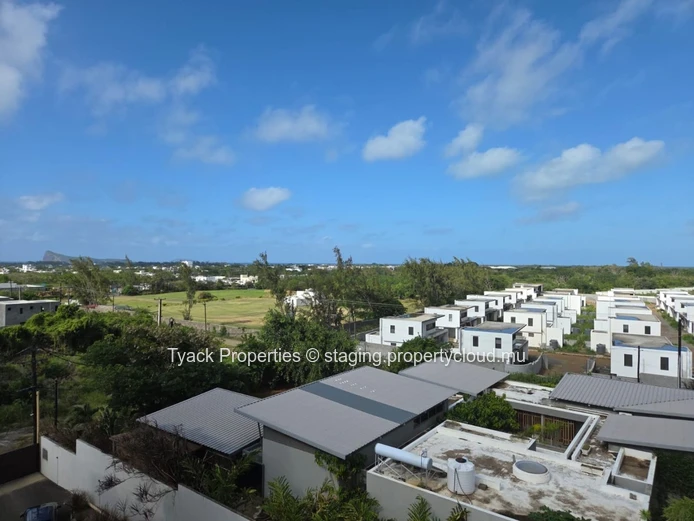 Modern Penthouse with Rooftop Terrace and Pool – Pereybere