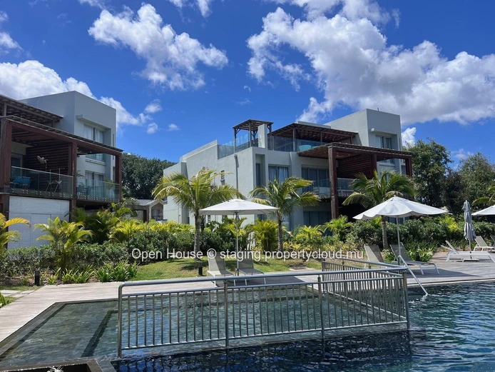 Oceanfront penthouse, 2 bedrooms with en suite bathrooms, direct access to the sea, jacuzzi, terrace, panoramic sea v...