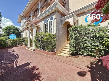 6 Bedroom House