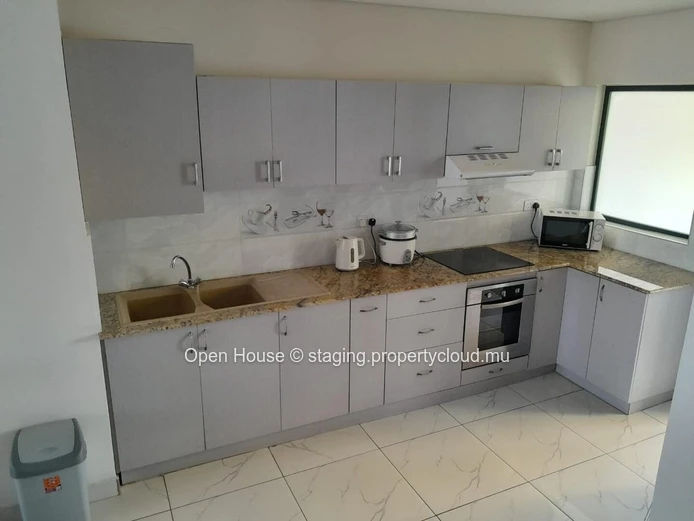 Appartement RES à vendre à Grand Baie, 120m², 2 chambres, piscine commune, accessible aux étrangers, proche des comme...